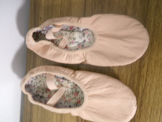 Pre-Owned Ballet Shoes DanzNMotion Child 13.5M kids Leather Single Strap Full Sole