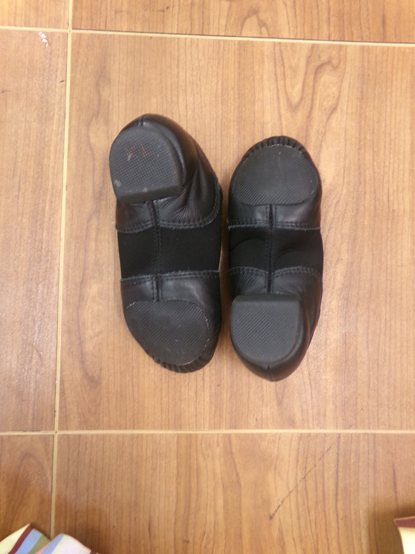 Pre-Owned Jazz Shoes Dance Class Toddler 10M Child Slip On Leather Split Sole