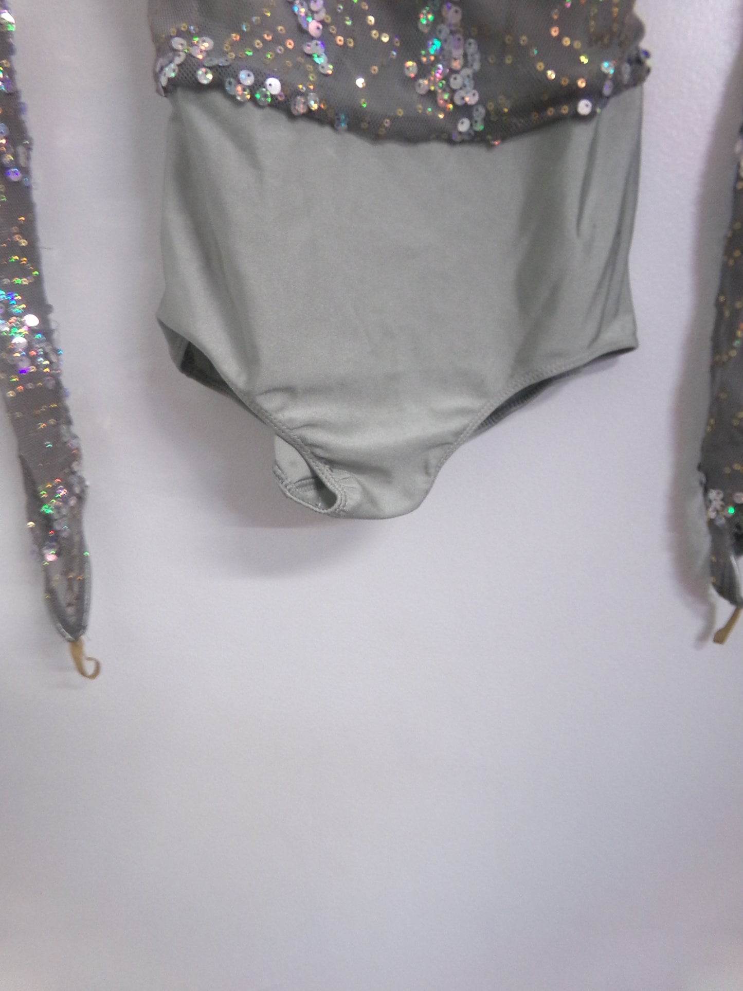Pre-Owned Costume Small Adult Gray Revolution RC18644 Jazz Lyrical Ballet Tutu Long Sleeve Sequin