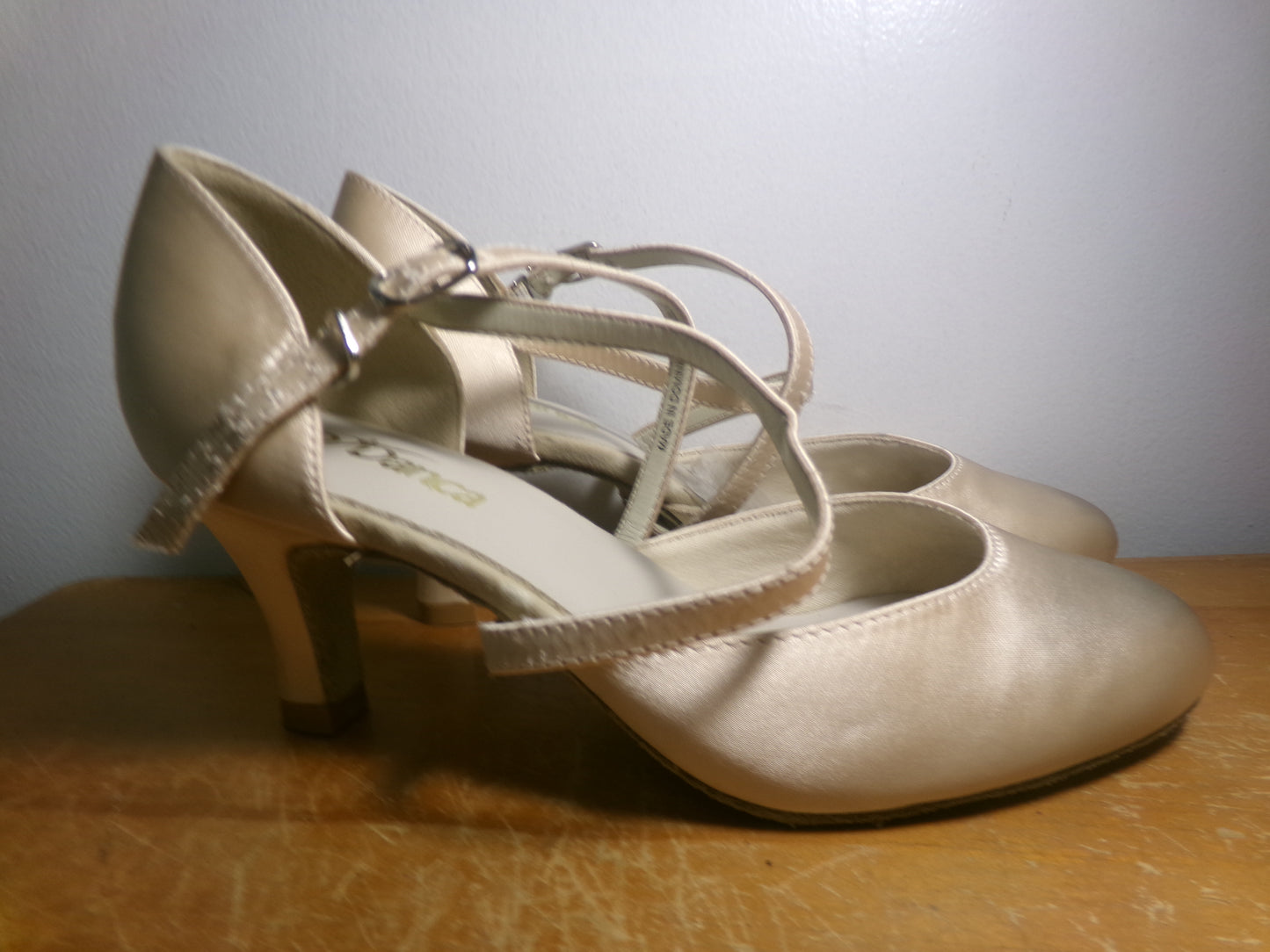 Pre-Owned Ballroom Shoes So Danca BL156 Rebecca Champagne 6M Adult