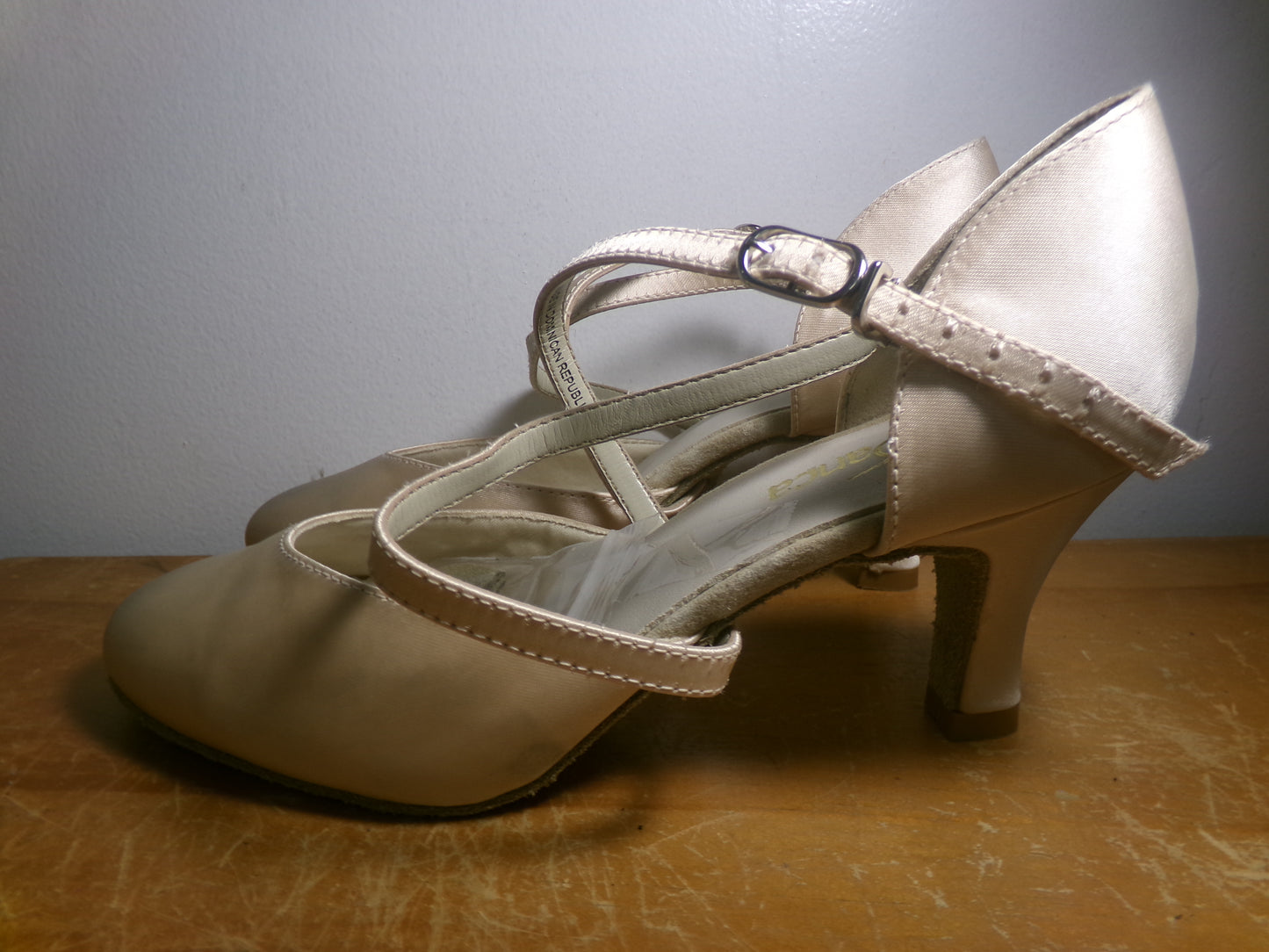 Pre-Owned Ballroom Shoes So Danca BL156 Rebecca Champagne 6M Adult