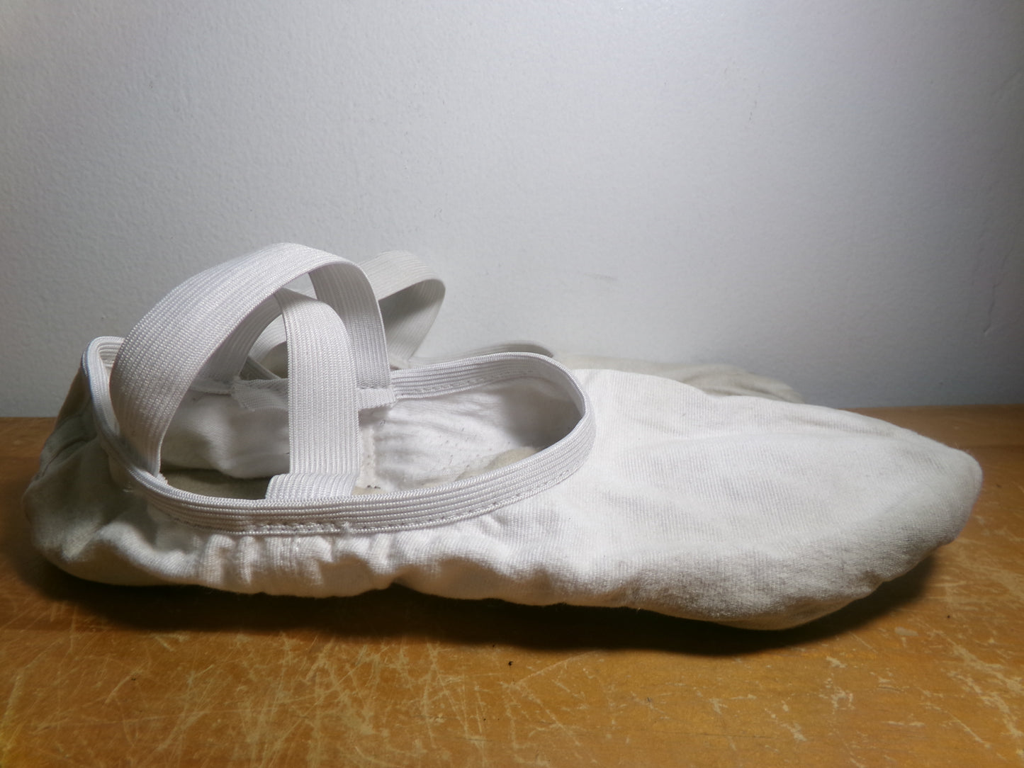 Pre-Owned Ballet Shoes So Danca SD16 White 9.5B Adult Canvas Crossing Straps Split Sole