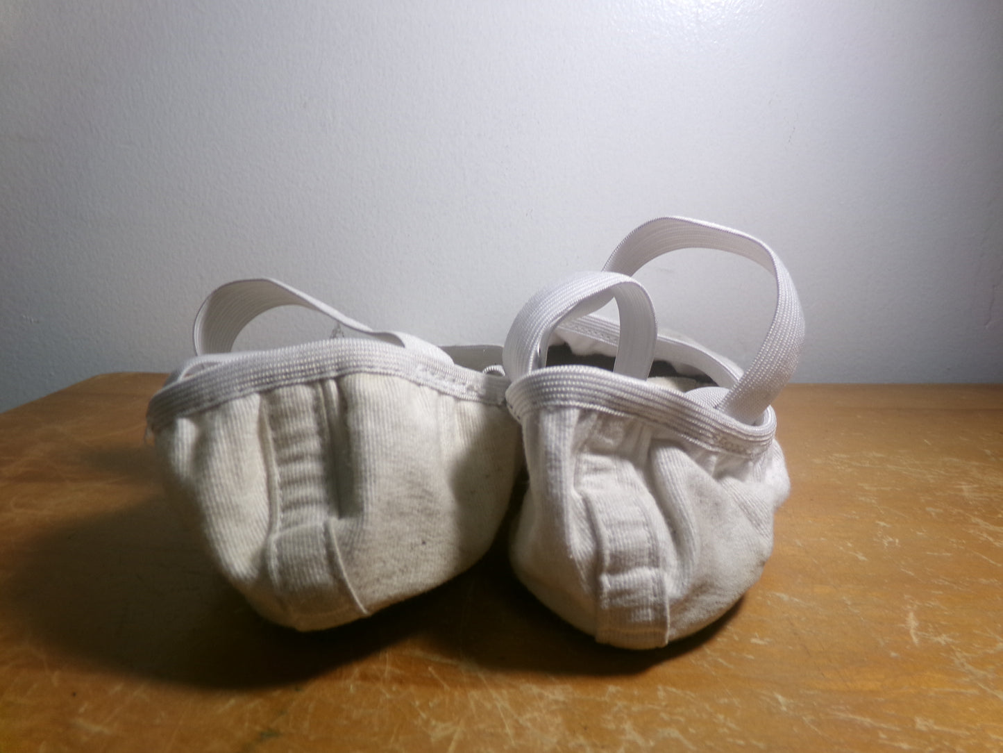 Pre-Owned Ballet Shoes So Danca SD16 White 9.5B Adult Canvas Crossing Straps Split Sole