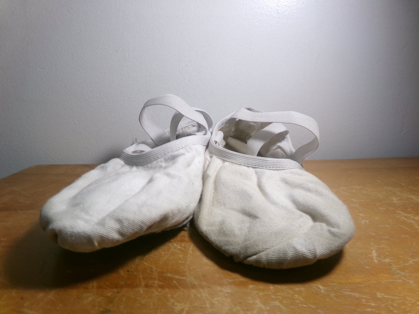 Pre-Owned Ballet Shoes So Danca SD16 White 9.5B Adult Canvas Crossing Straps Split Sole