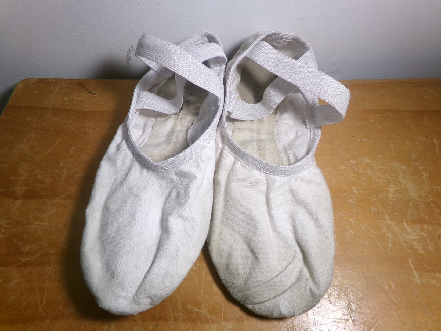 Pre-Owned Ballet Shoes So Danca SD16 White 9.5B Adult Canvas Crossing Straps Split Sole