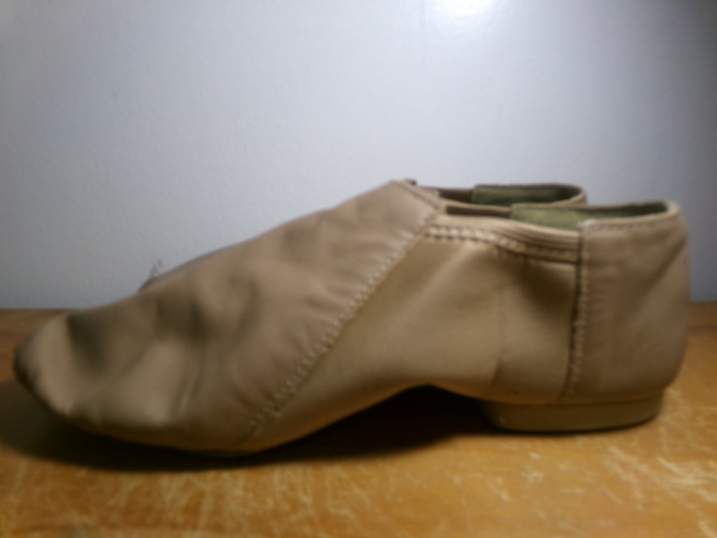 Pre-Owned Jazz Shoes So Danca JZ43 8W Adult Tan Pull On Leather Split Sole