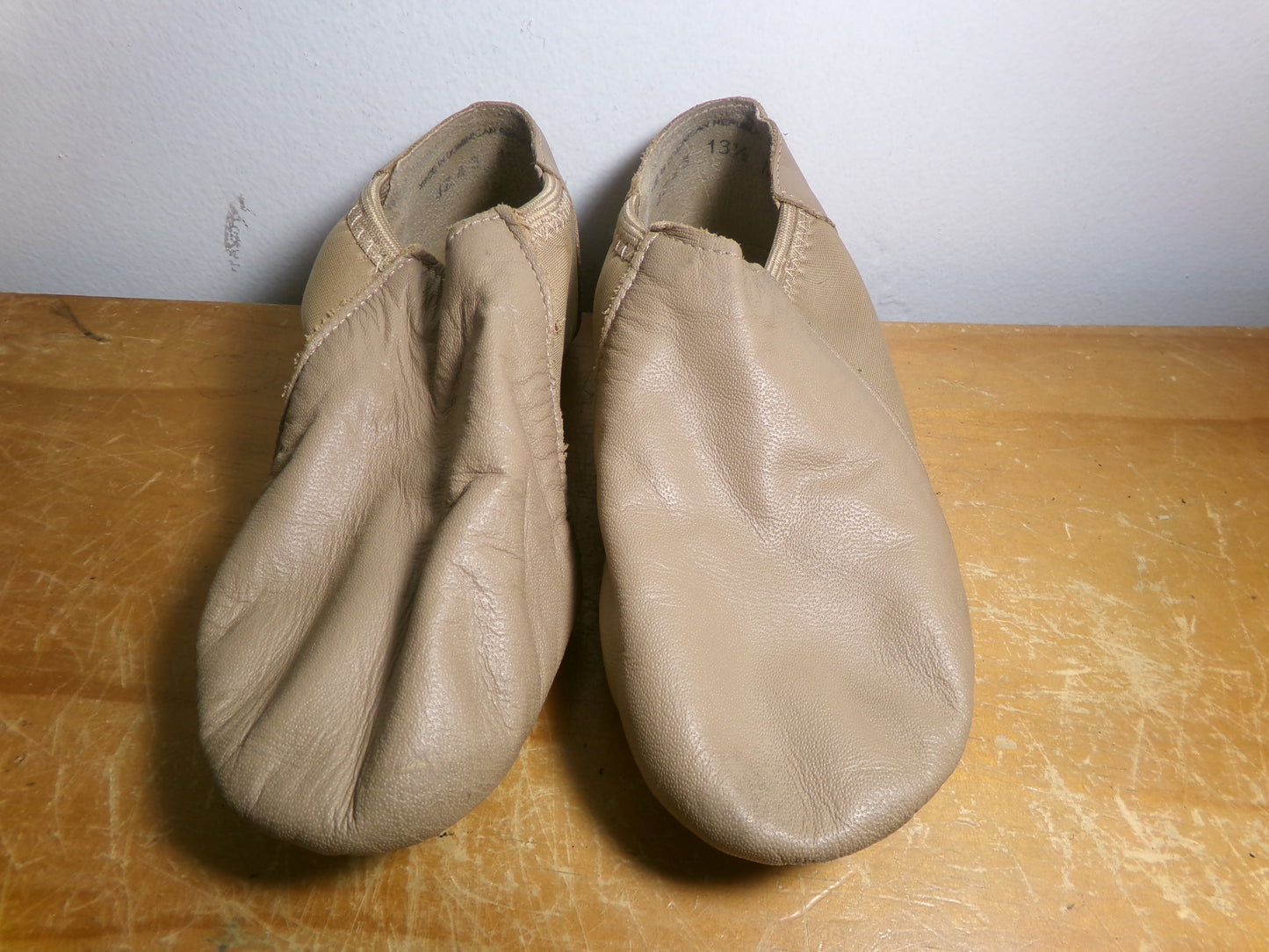 Pre-Owned Jazz Shoes So Danca JZ43 Child 13.5M Tan Pull On Leather Split Sole