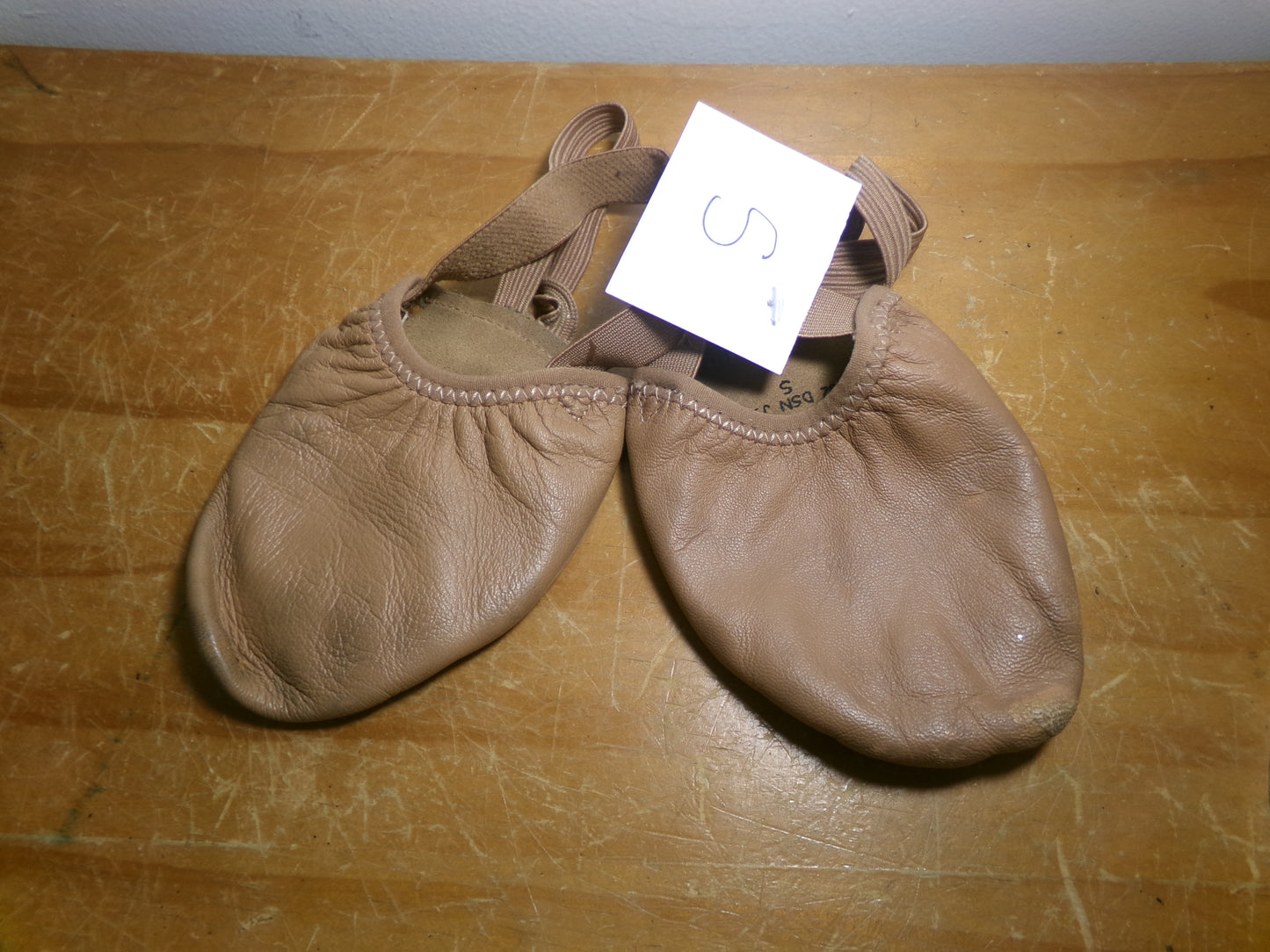 Pre-Owned Contemporary Shoes Capezio Adult Small Dark Sand Turners Leather Elastic