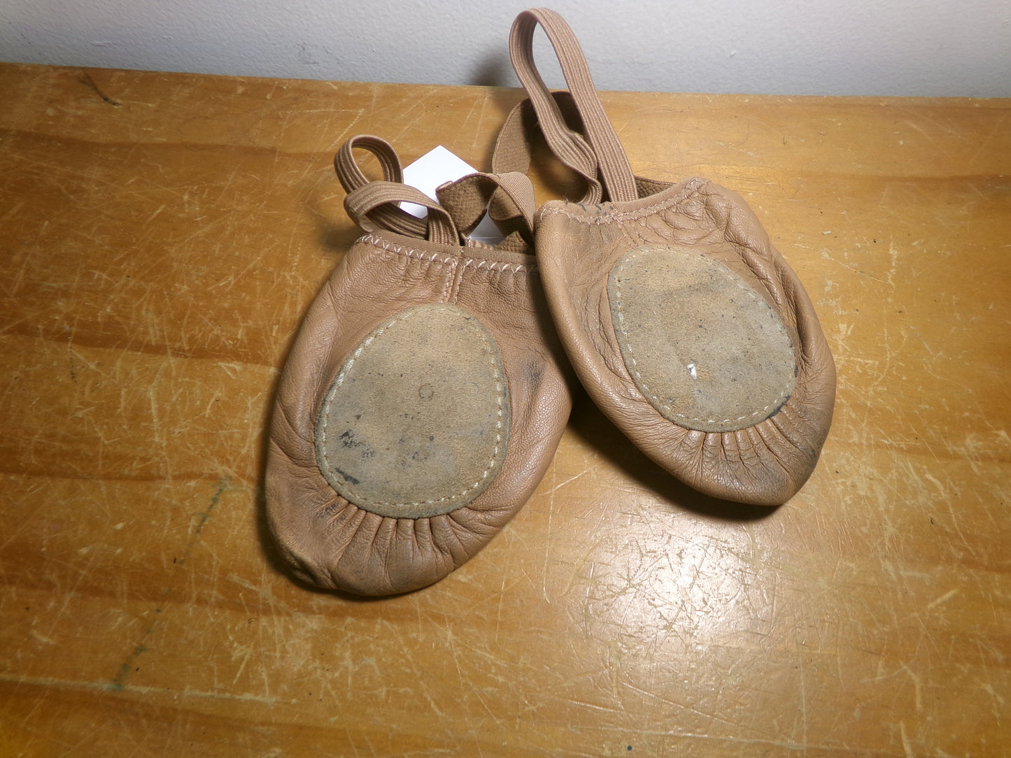 Pre-Owned Contemporary Shoes Capezio Adult Small Dark Sand Turners Leather Elastic