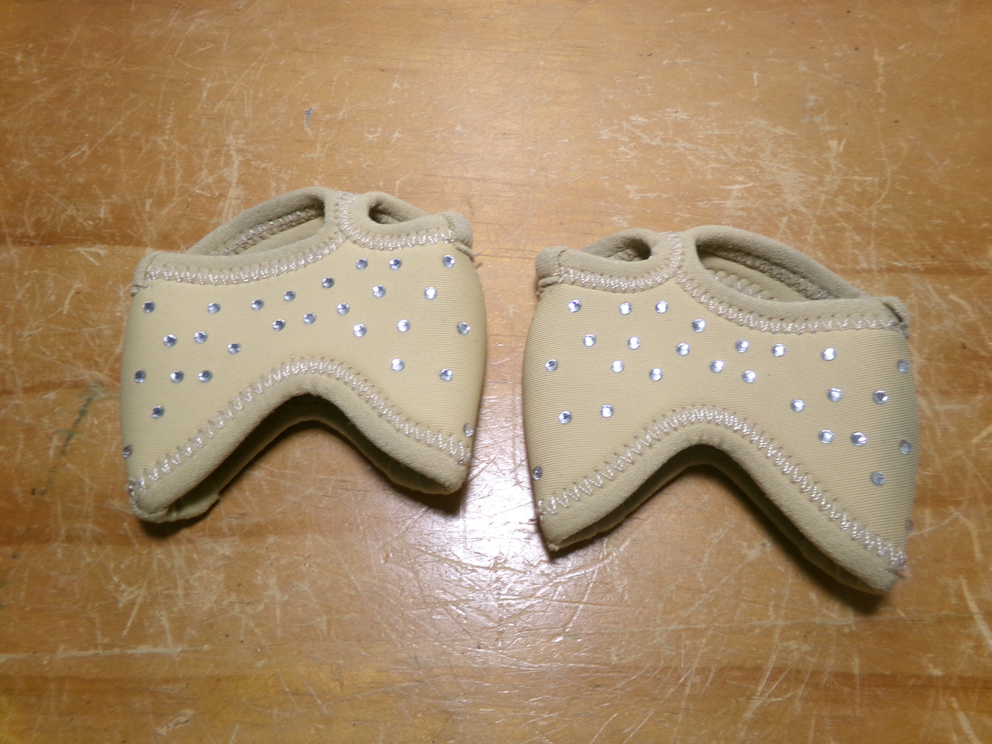 Pre-Owned Contemporary Shoes Danshuz Small Neoprene with Rhinestones Modern (Copy)
