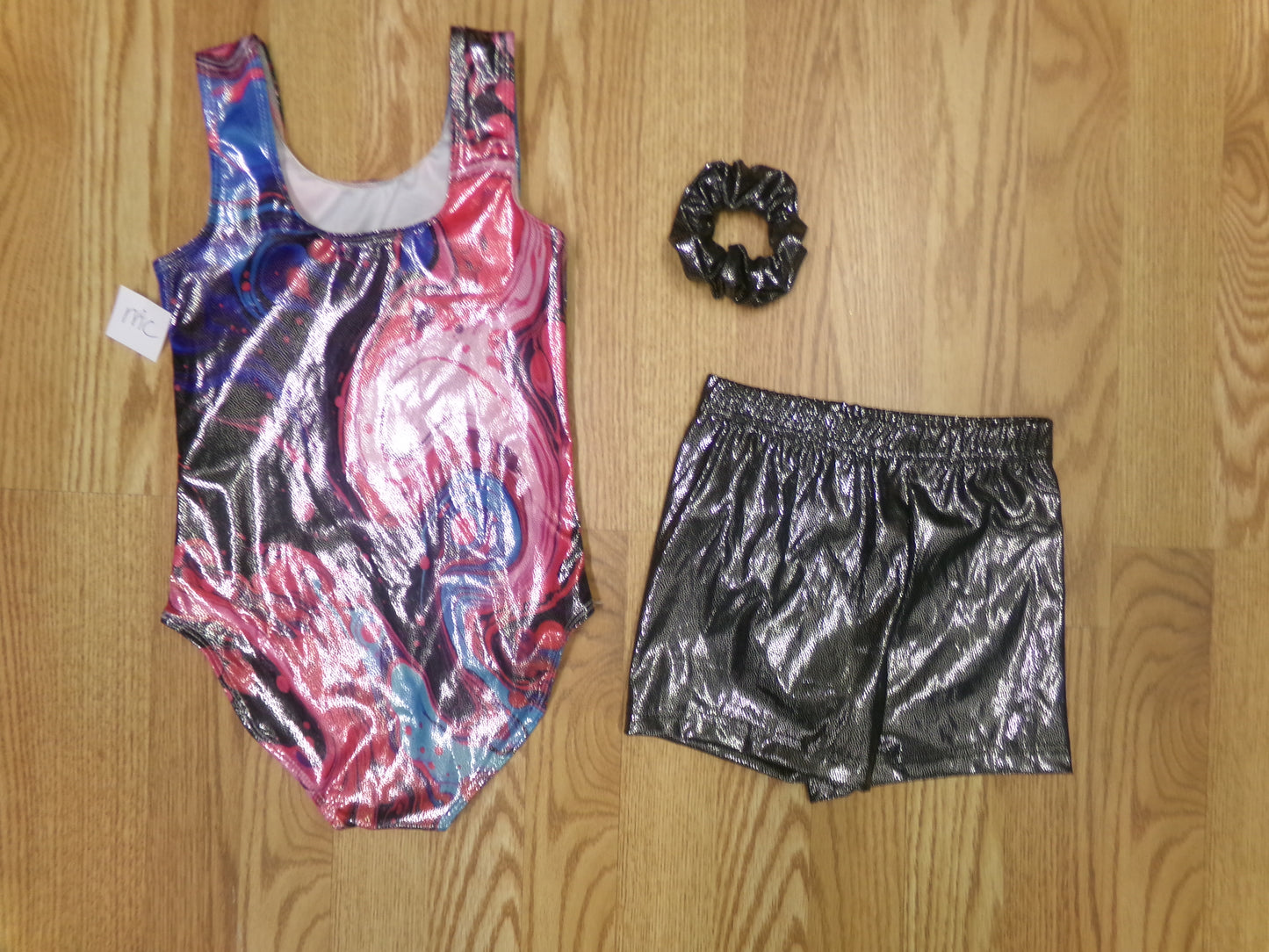 Pre-Owned Gymnastics Leotard/Shorts Medium Child Purple Hearts Gymnastics