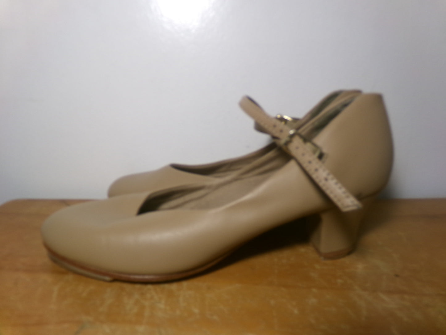 Dance Character Shoes Capezio T-Strap 561 Tan 6.5M 2" Heel Jazz Musical Theater