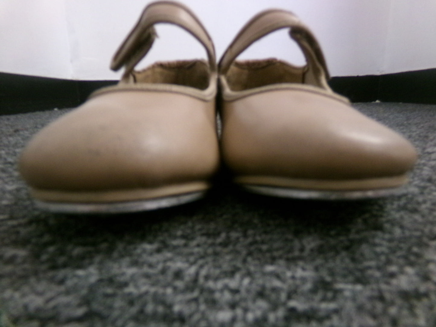 Pre-Owned Tap Shoes Danshuz Kids 1M Mary Jane Leather Loop Strap No Buckle Student (Copy)