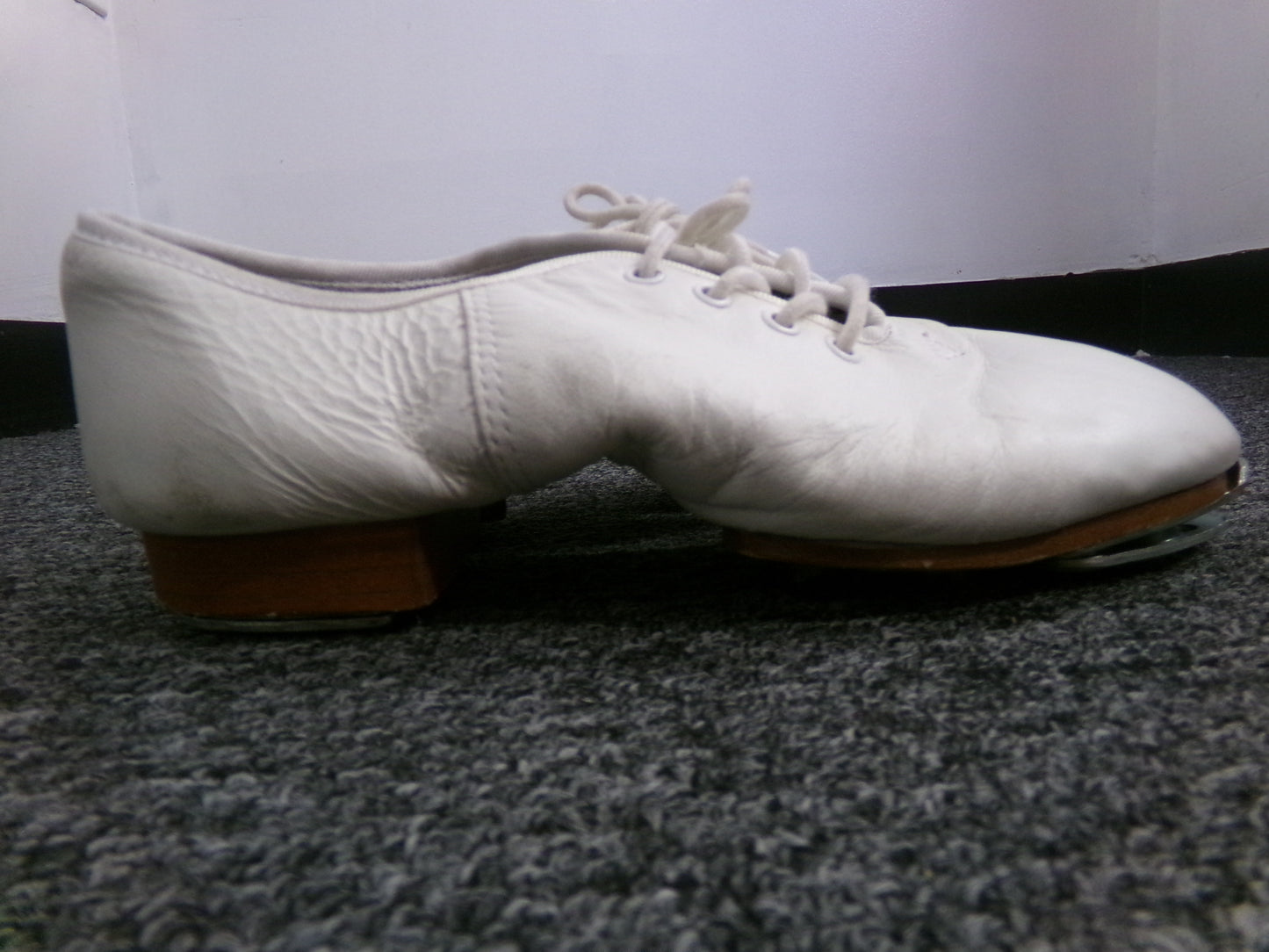 Pre-Owned Buck Clogging Shoes Steven Stompers 2.5M White Oxford Split Sole Buck Taps (Copy)