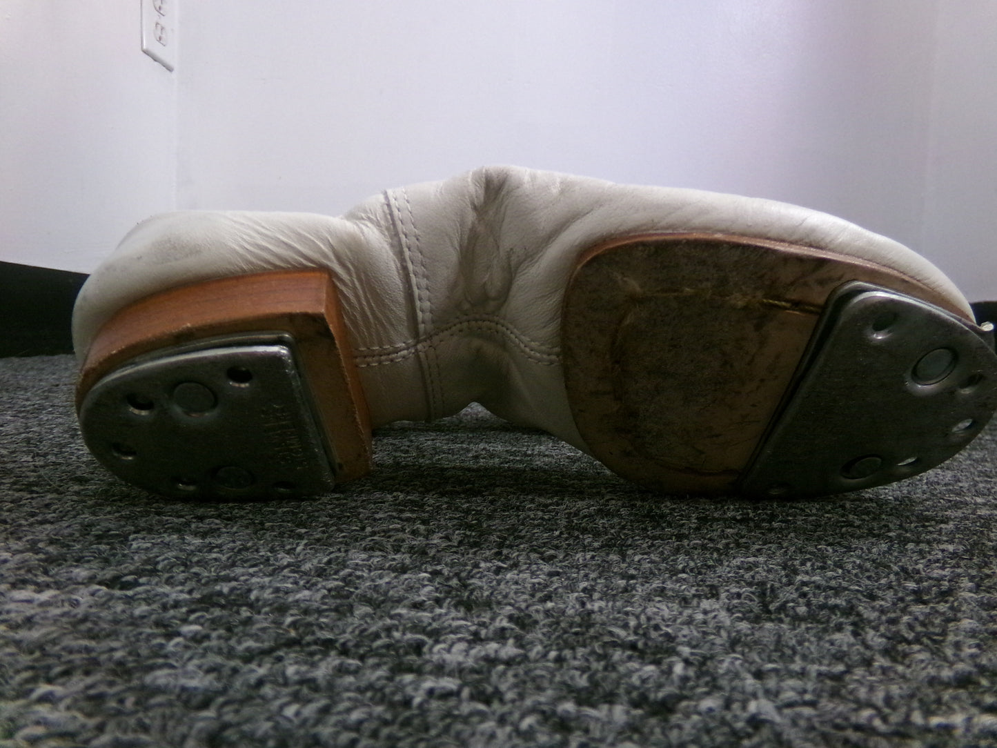 Pre-Owned Buck Clogging Shoes Steven Stompers 2.5M White Oxford Split Sole Buck Taps (Copy)