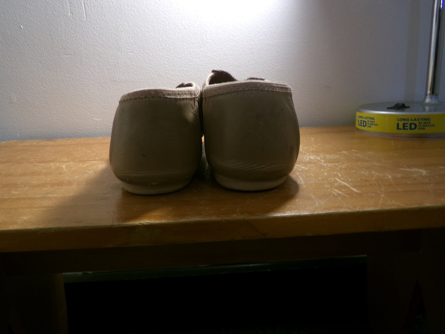 Pre-Owned Jazz Shoes DanzNMotion Adult 7M Tan Slip On Leather Split Sole