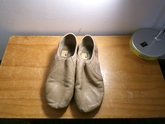 Pre-Owned Jazz Shoes DanzNMotion Adult 7M Tan Slip On Leather Split Sole