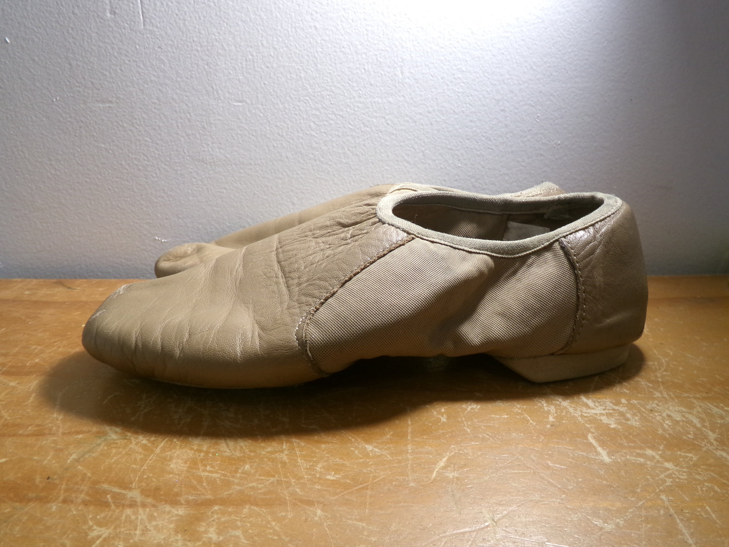 Pre-Owned Jazz Shoes DanzNMotion Adult 8M Tan Slip On Leather  Split Sole