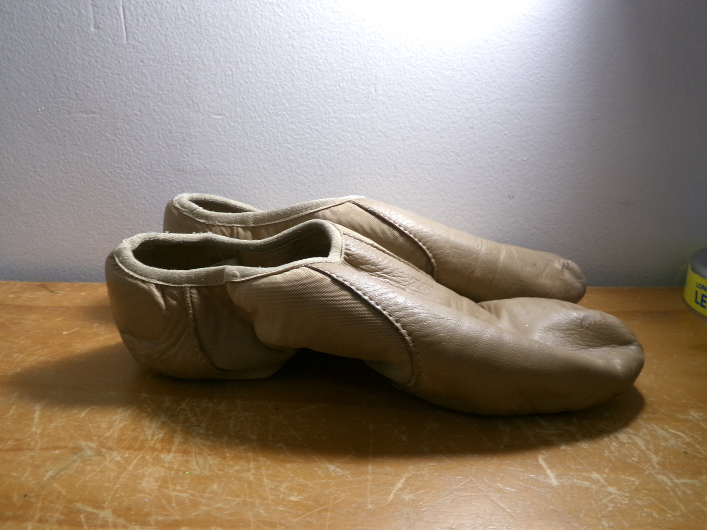 Pre-Owned Jazz Shoes DanzNMotion Adult 8M Tan Slip On Leather  Split Sole