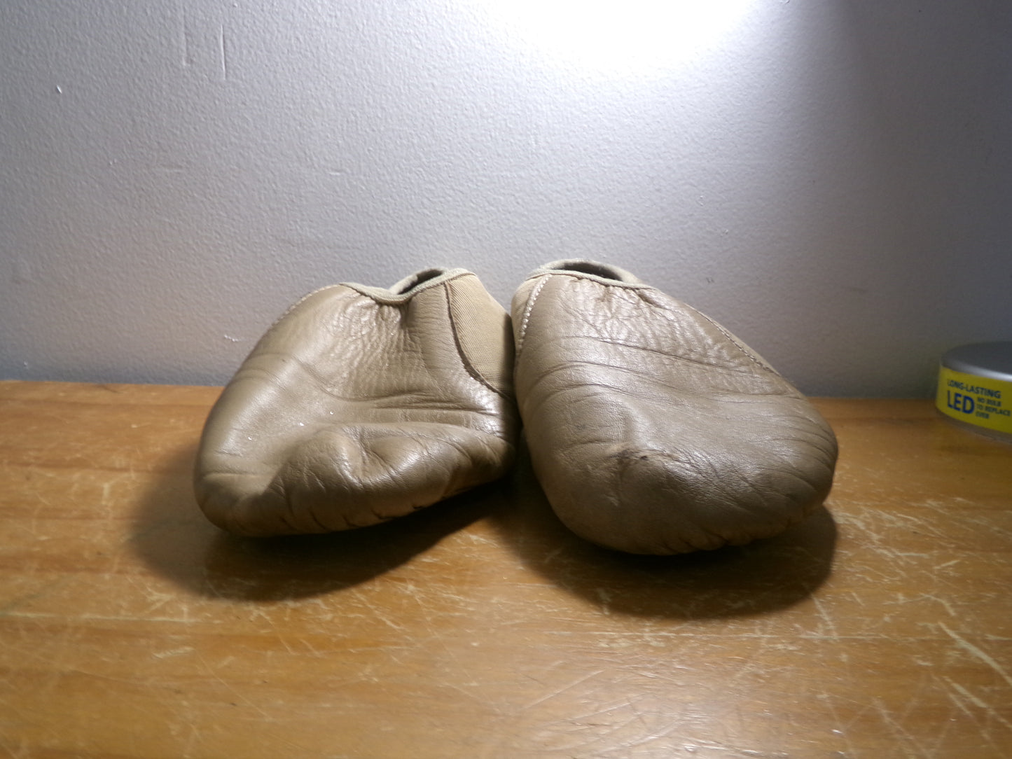 Pre-Owned Jazz Shoes DanzNMotion Adult 8M Tan Slip On Leather  Split Sole