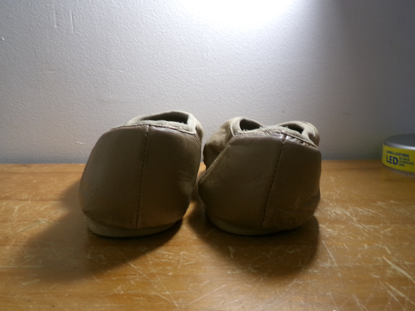 Pre-Owned Jazz Shoes DanzNMotion Adult 8M Tan Slip On Leather  Split Sole