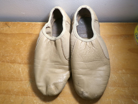 Pre-Owned Jazz Shoes DanzNMotion Adult 8M Tan Slip On Leather  Split Sole
