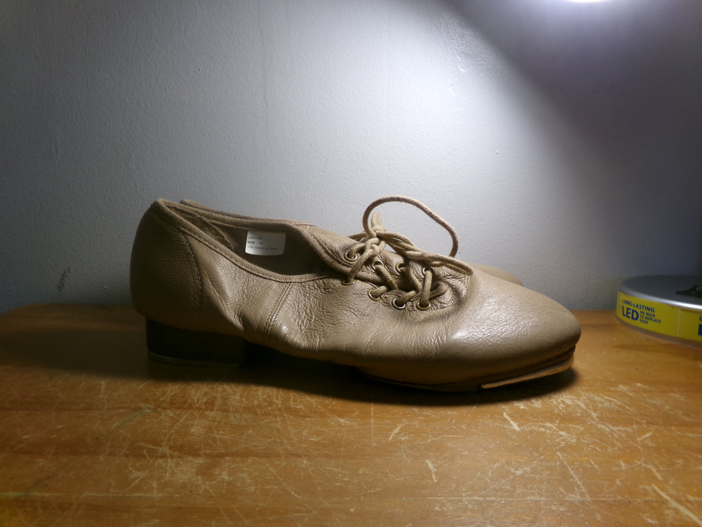 Pre-Owned Tap Shoes DanzNMotion Adult 7W Tan Oxford Leather Split Sole
