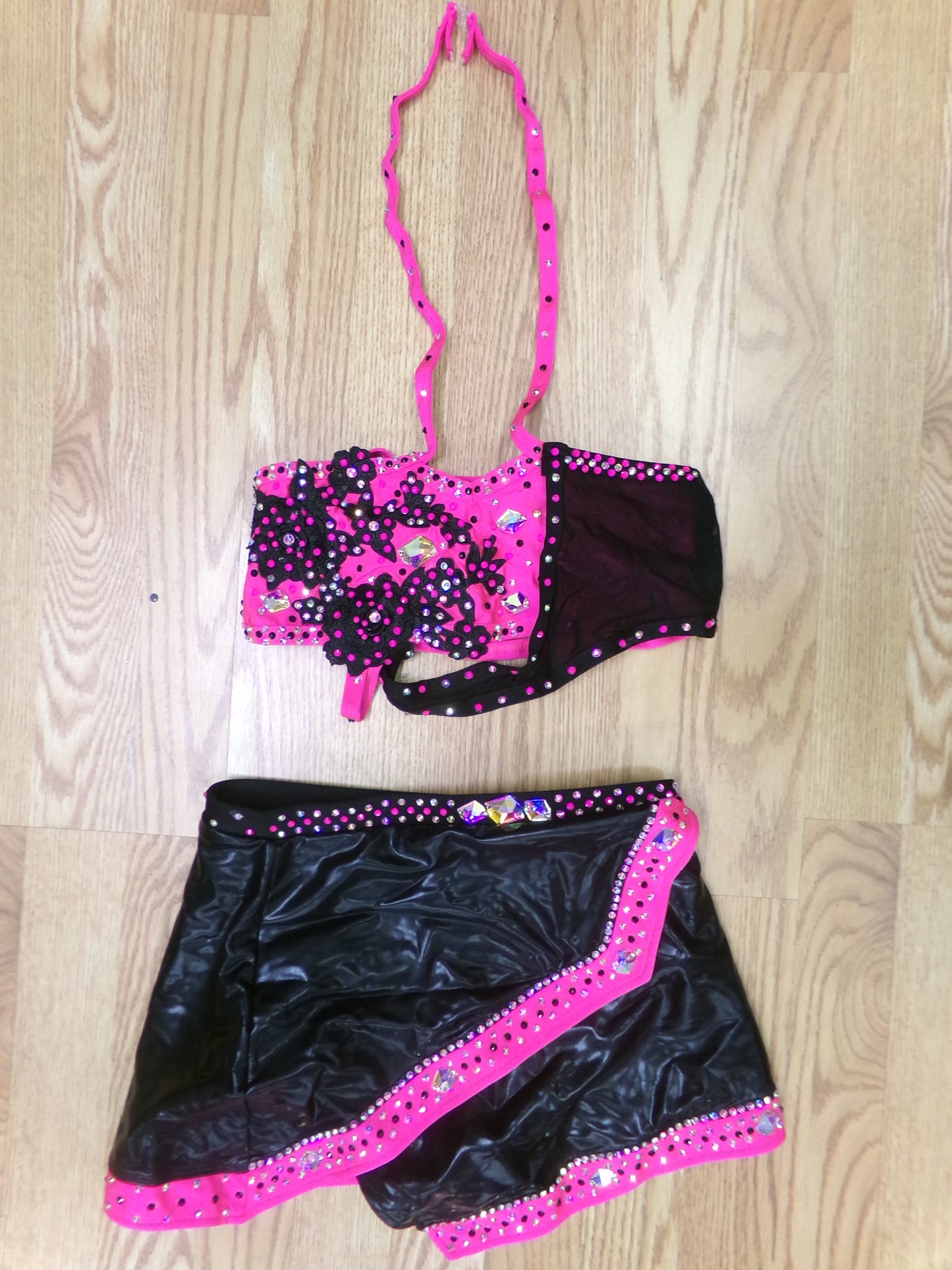 Pre-Owned Costume Dazzle Me Small Adult Pink/Black 2 PC Jazz Tap Rhinestones