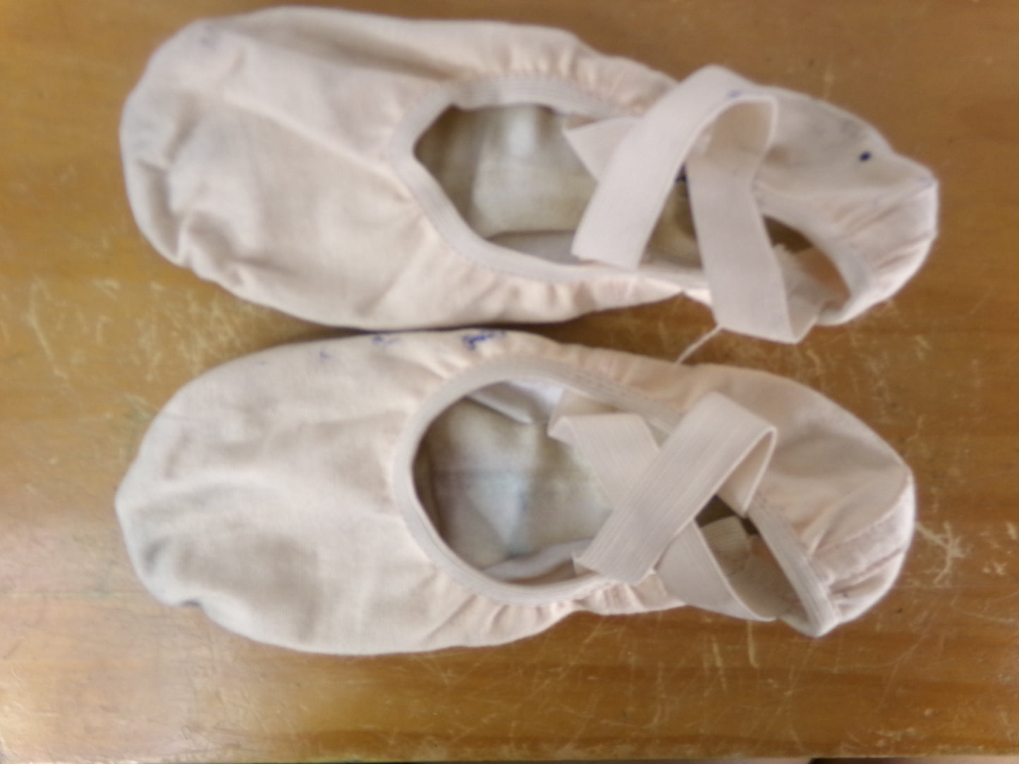 Pre-Owned Ballet Shoes So Danca SD16 7B Adult Canvas Crossing Straps Split Sole