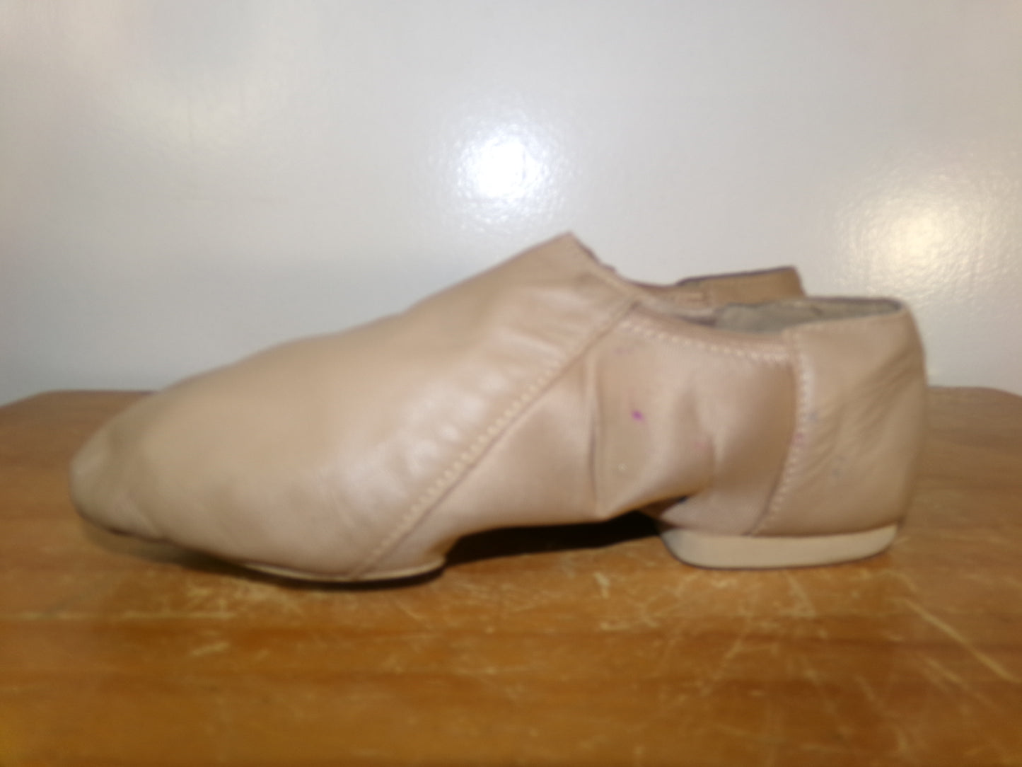 Pre-Owned Jazz Shoes DanzNMotion Adult 8M Tan Slip On Leather  Split Sole