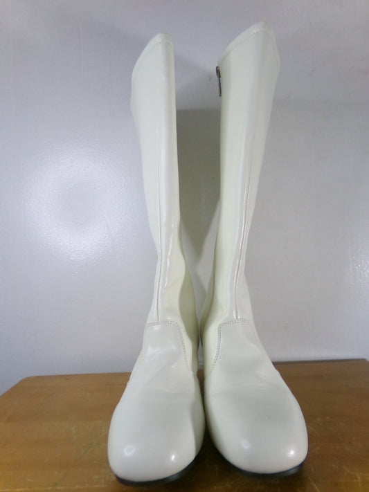 Pre-Owned Parade Band Shoes White 8M Danz N Motion Dolly 2' Heel Knee High Vinyl Pull-On Rubber Sole