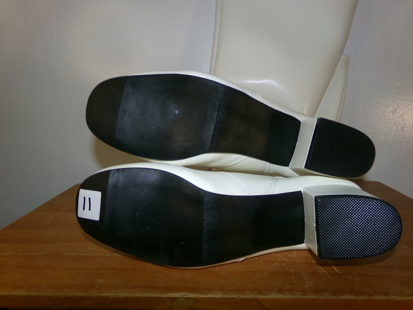 Pre-Owned Parade Band Shoes White 11M Danz N Motion Dolly 2' Heel Knee High Vinyl Pull-On Rubber Sole
