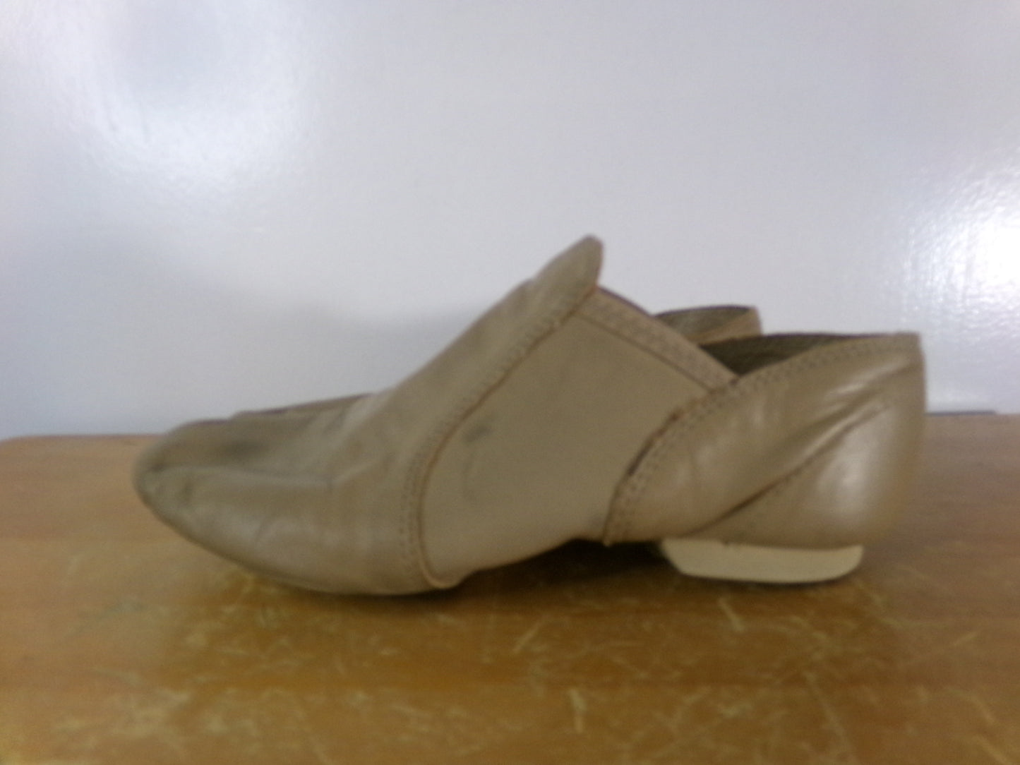 Pre-Owned Jazz Shoes Capezio Adult 7M Side Elastic Leather Slip On Split Sole
