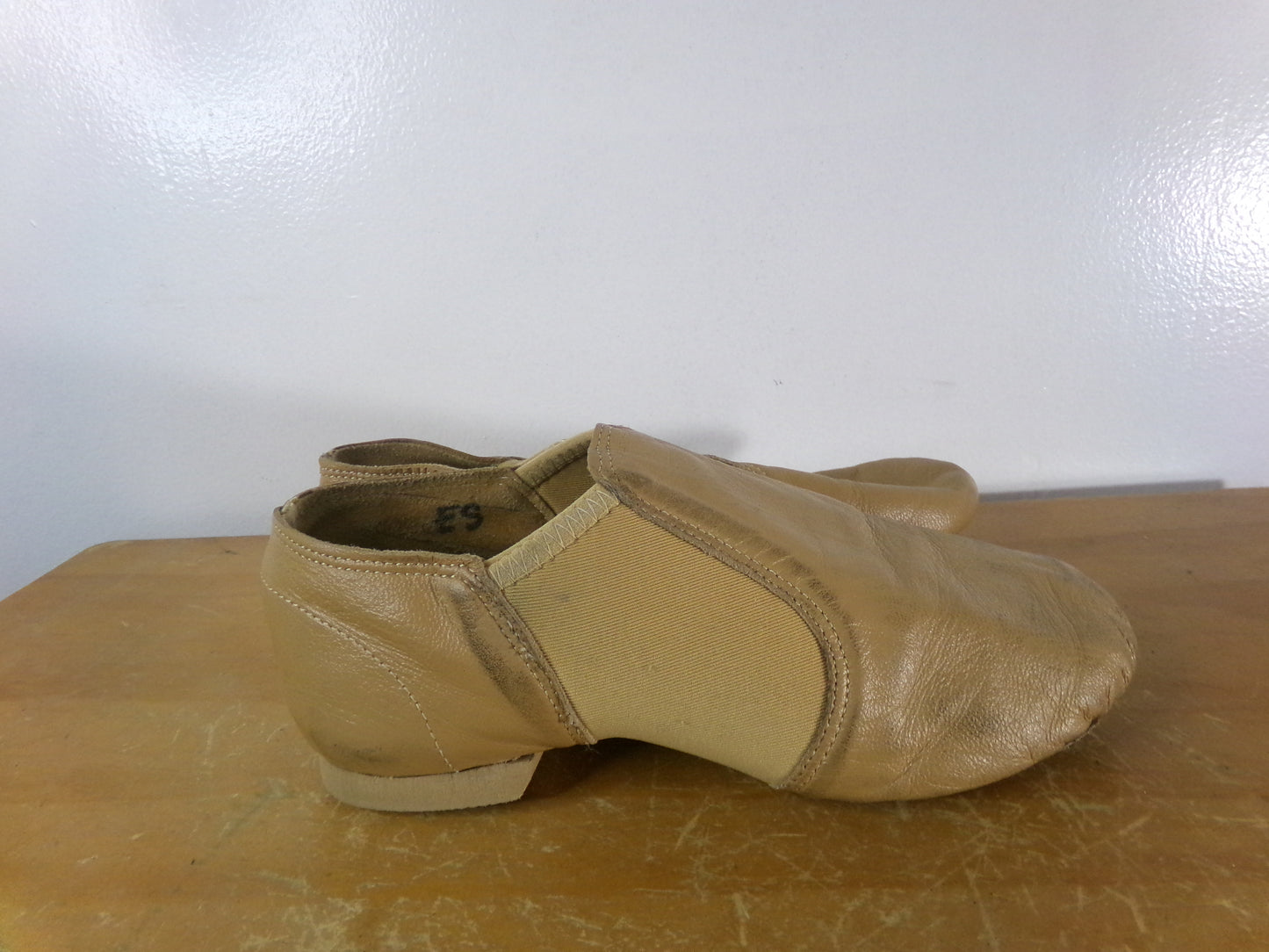 Pre-Owned Jazz Shoes Revolution Adult 6.5 Pull On Leather  Split Sole