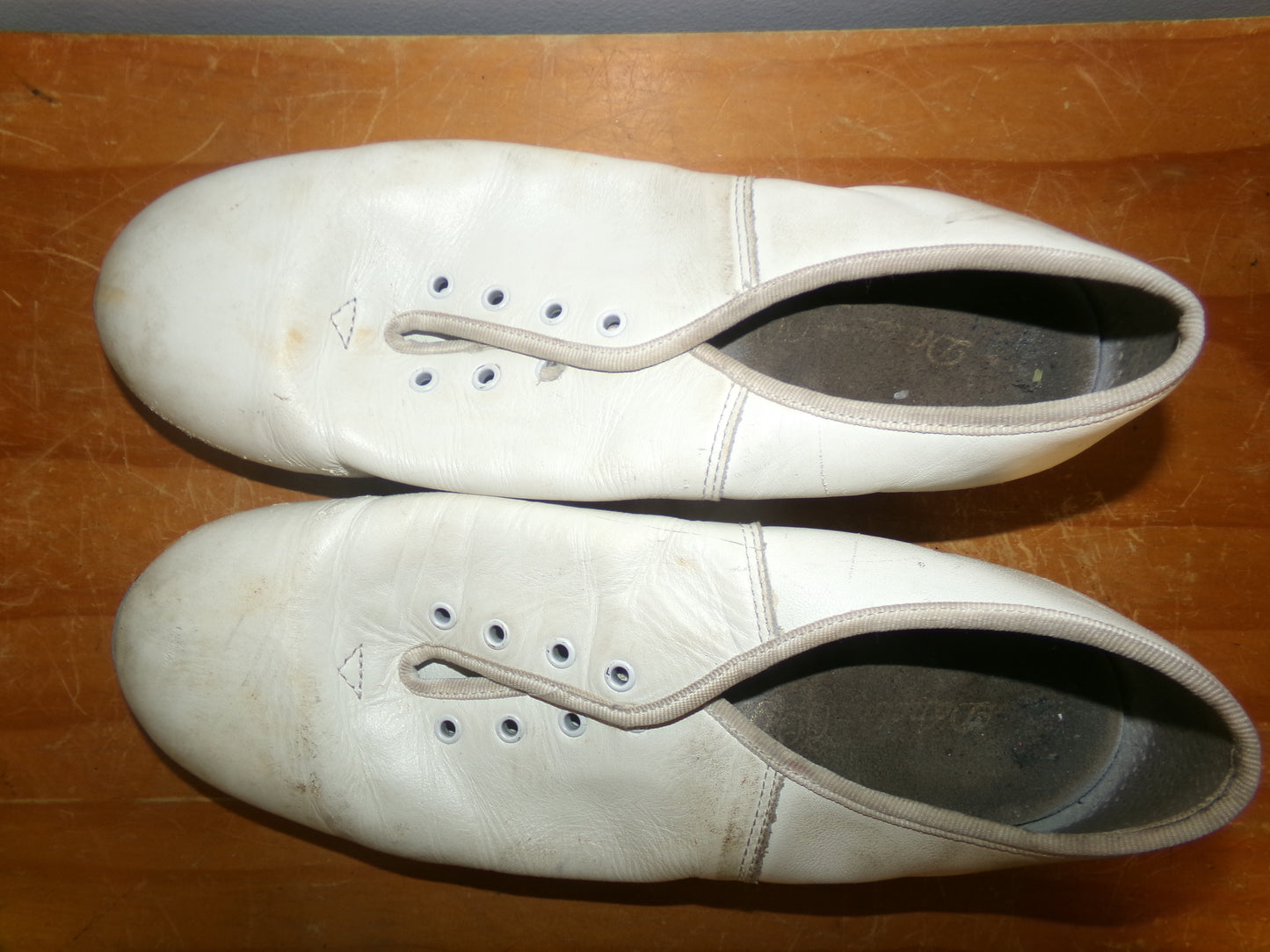 Pre-Owned Buck Clogging Shoes Steven Stompers 9.5M White Oxford Split Sole NEEDS LACES
