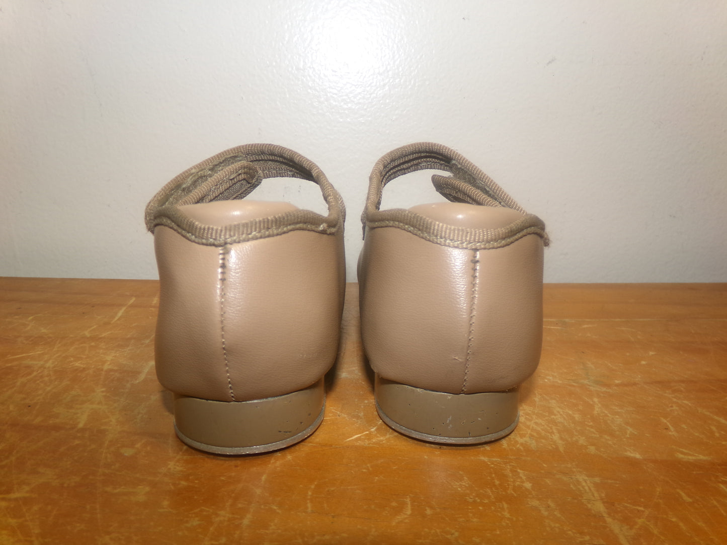 Pre-Owned Tap Shoes Danshuz 534 Girl's 9M Tan Mary Jane Easy Strap