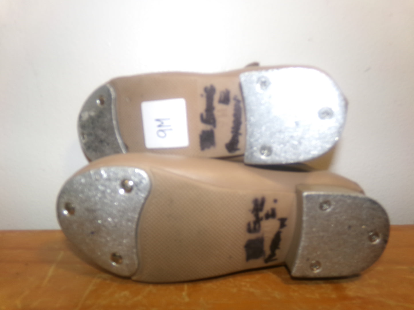 Pre-Owned Tap Shoes Danshuz 534 Girl's 9M Tan Mary Jane Easy Strap