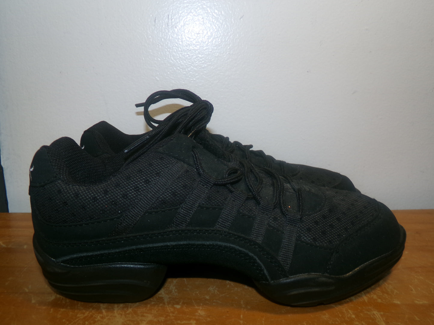Pre-Owned Hip Hop Shoes Capezio 6M Adult Sneakers Leather Lace Up Split Sole