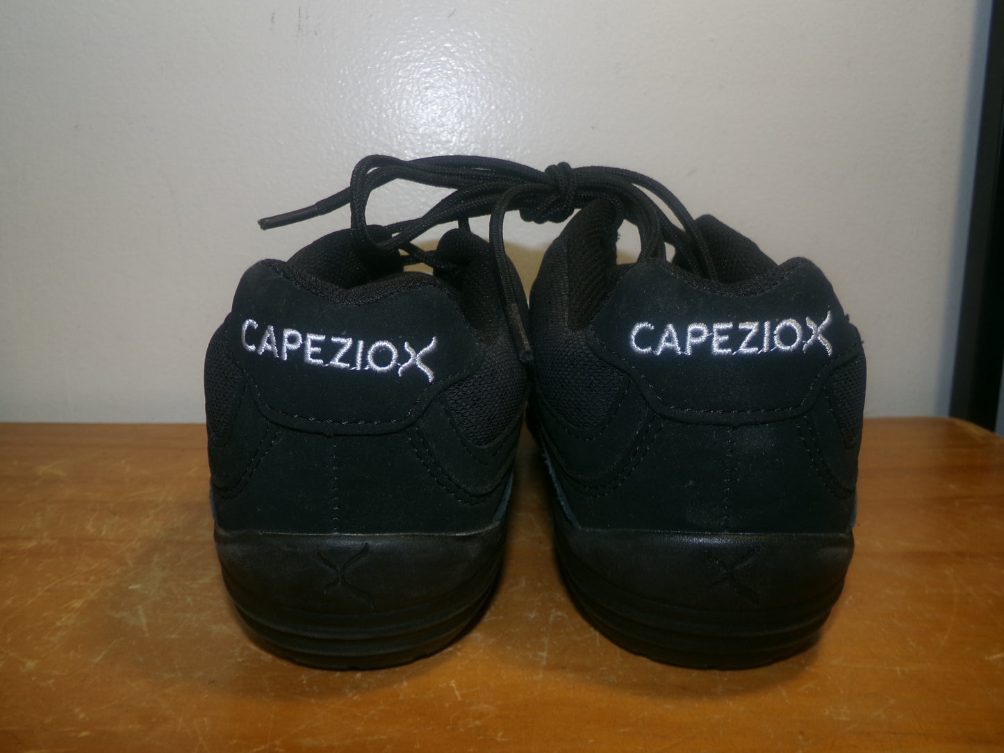 Pre-Owned Hip Hop Shoes Capezio 6M Adult Sneakers Leather Lace Up Split Sole