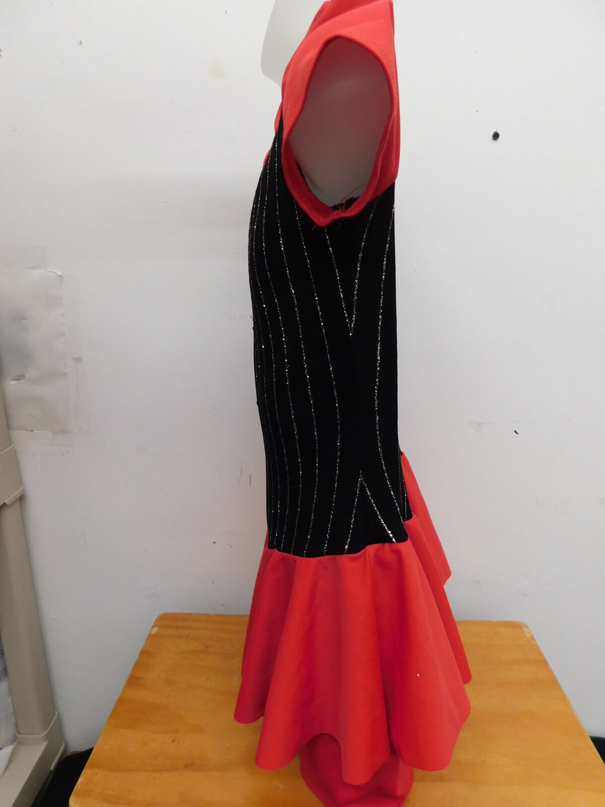 Pre-Owned Costume Weissman  4510 Large Child Red Dress Jazz Hip Hop Glitter Baseball