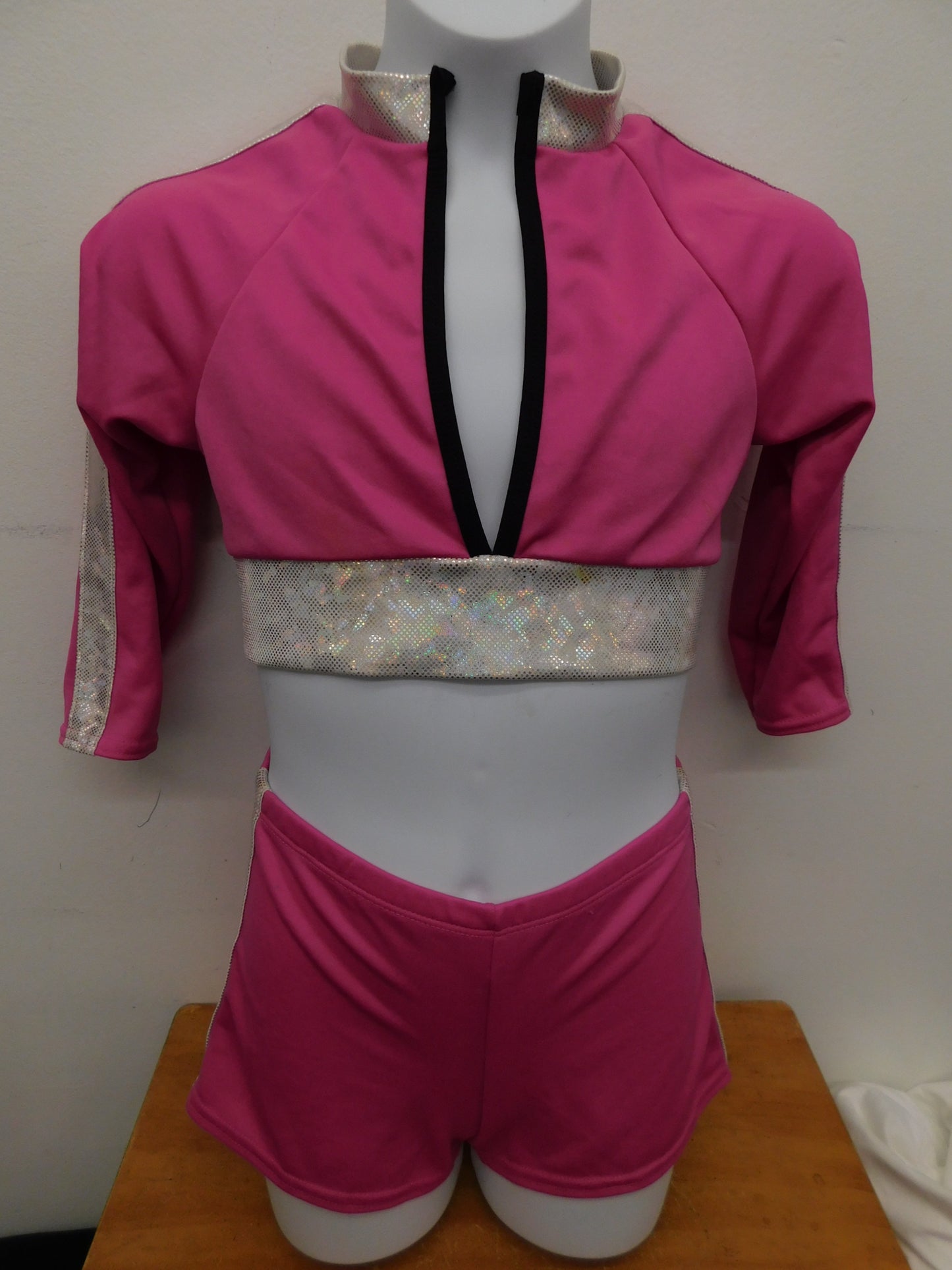 Pre-Owned Costume Curtain Call  E4308 Intermediate Child Hot Pink  Jazz