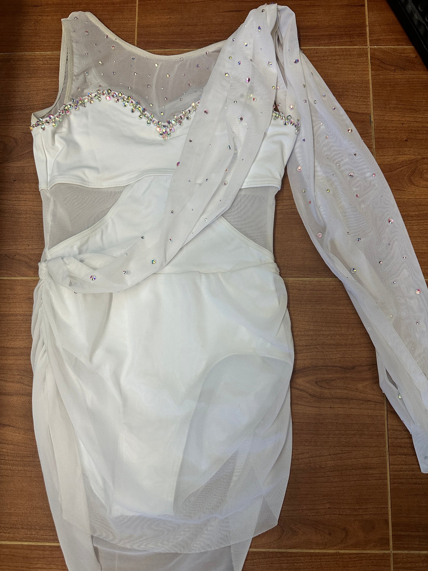 Pre-Owned Costume Weissman D11450 Small Adult White Draping Contemporary Rhinestones