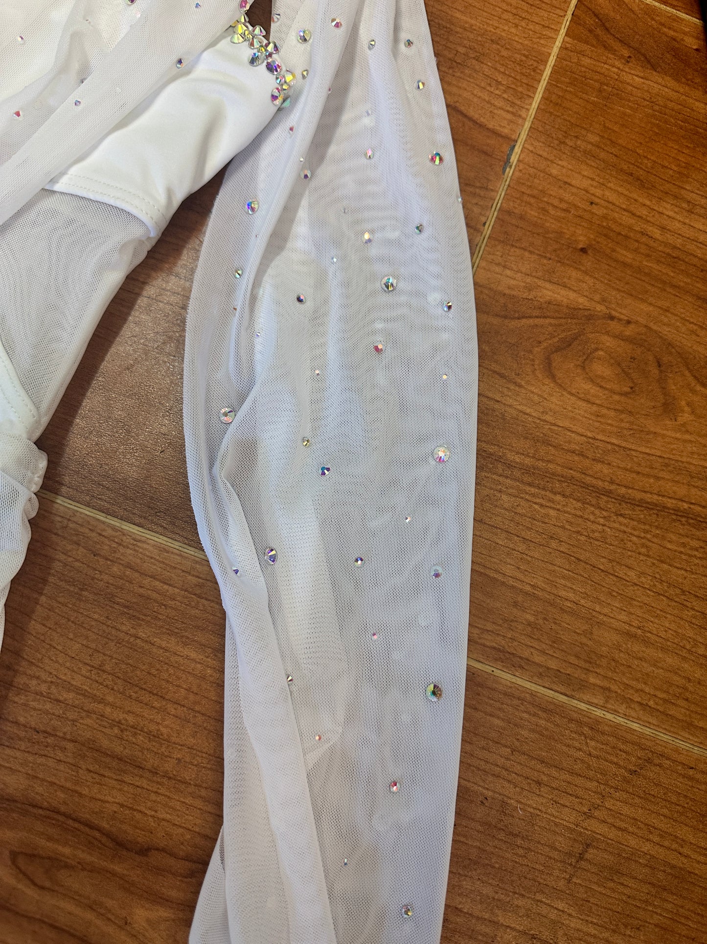 Pre-Owned Costume Weissman D11450 Small Adult White Draping Contemporary Rhinestones