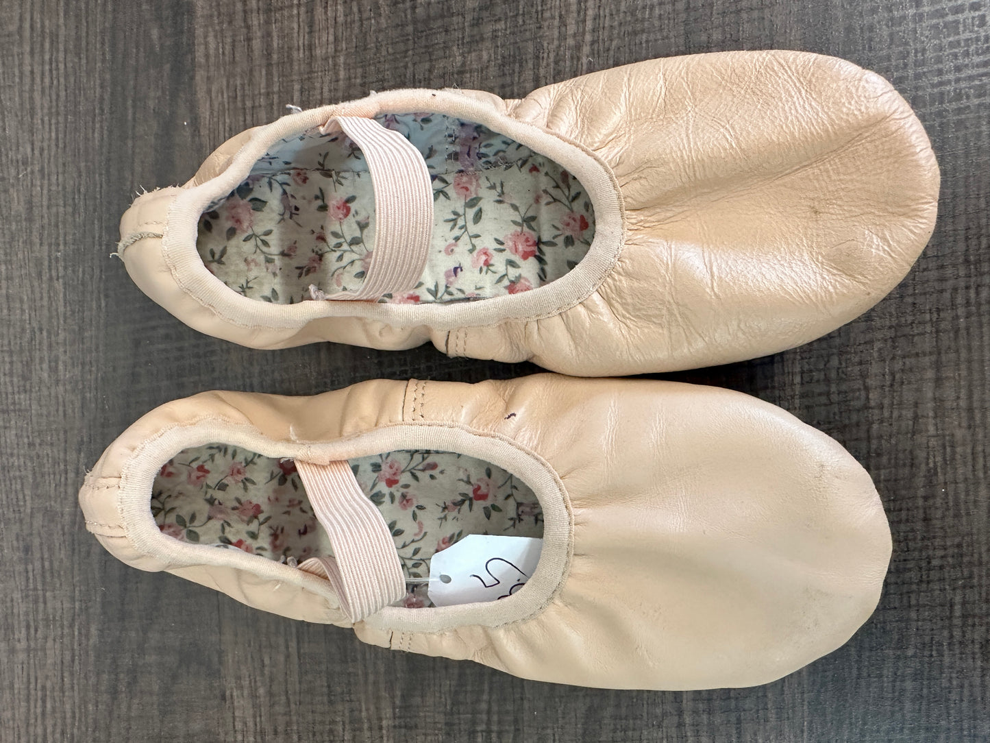 Pre-Owned Ballet Shoes DanzNMotion Child 13.5M Leather Single Strap Full Sole