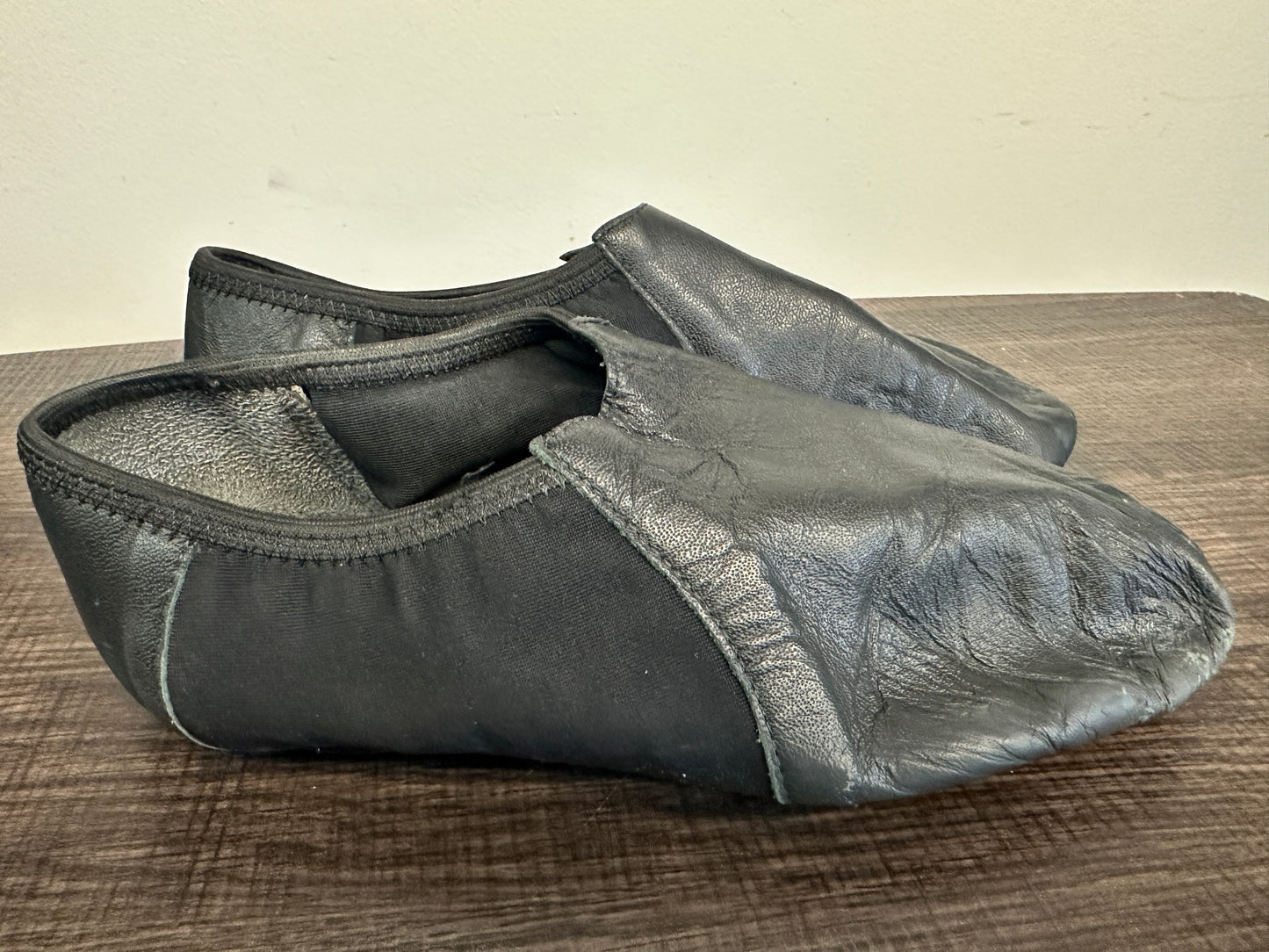 Pre-Owned Jazz Shoes DanzNMotion Adult 10M Stretch Leather Pull On Split Sole