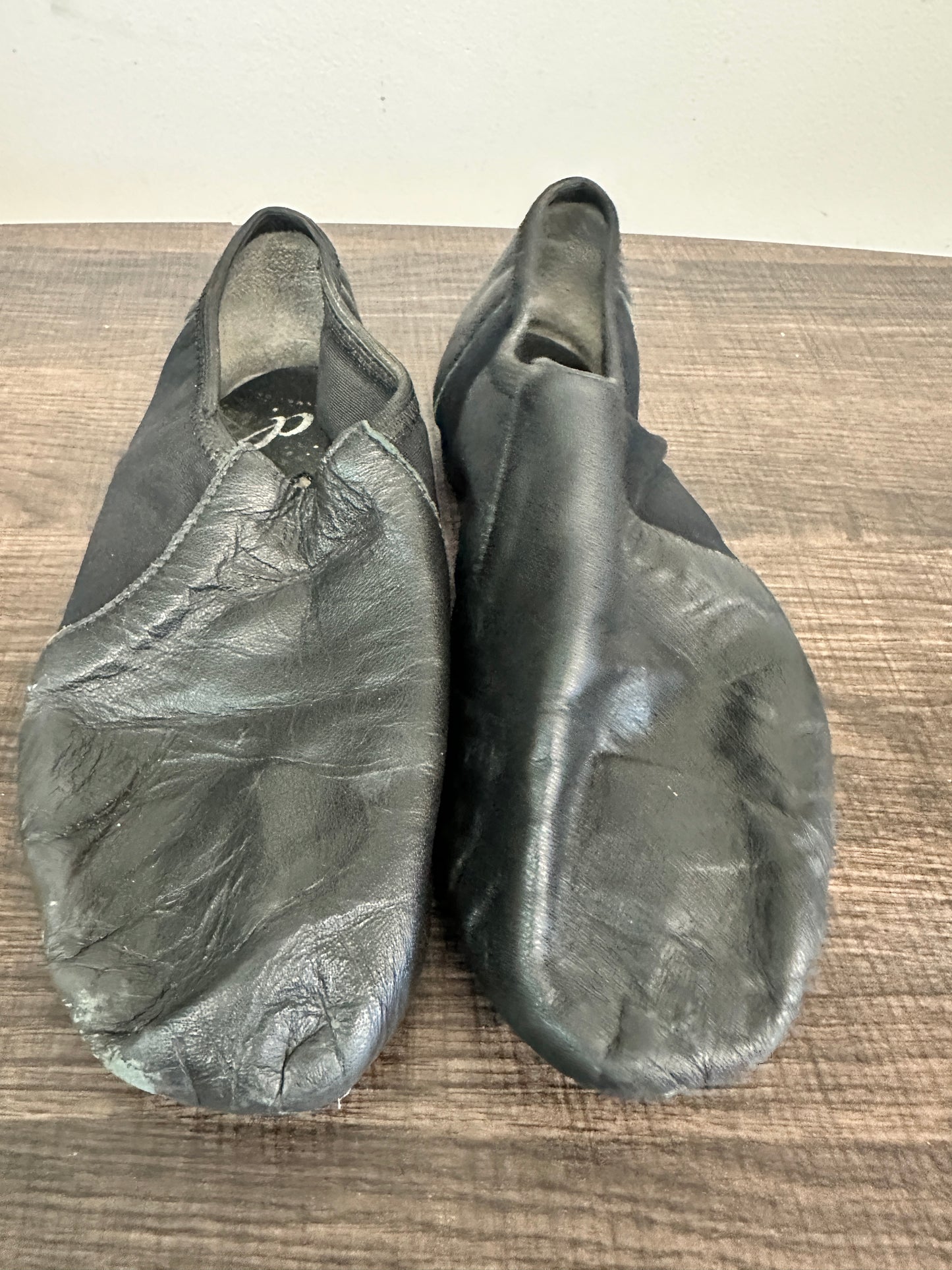 Pre-Owned Jazz Shoes DanzNMotion Adult 10M Stretch Leather Pull On Split Sole