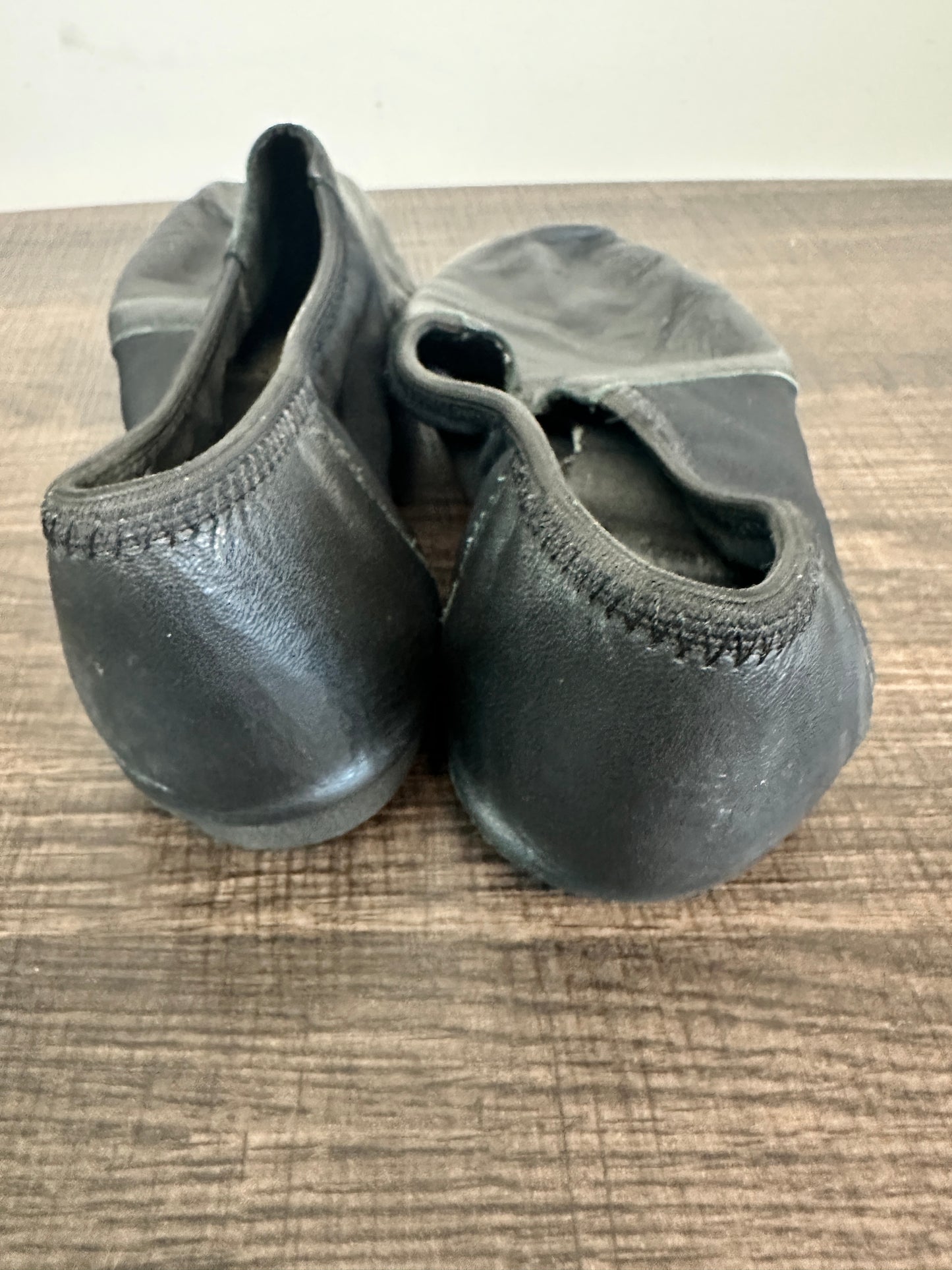 Pre-Owned Jazz Shoes DanzNMotion Adult 10M Stretch Leather Pull On Split Sole