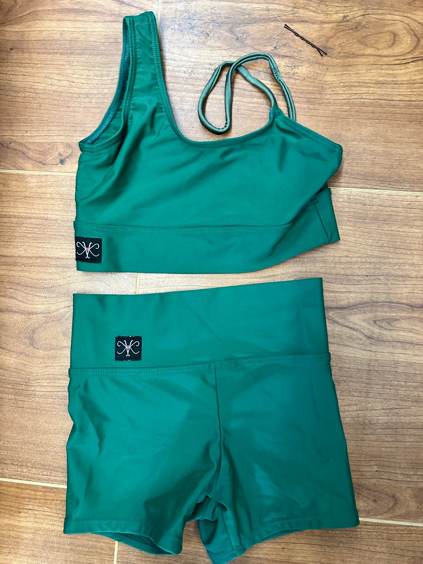 Pre-Owned SET Top Shorts Kandi Kouture Forest Green Child medium 5-6
