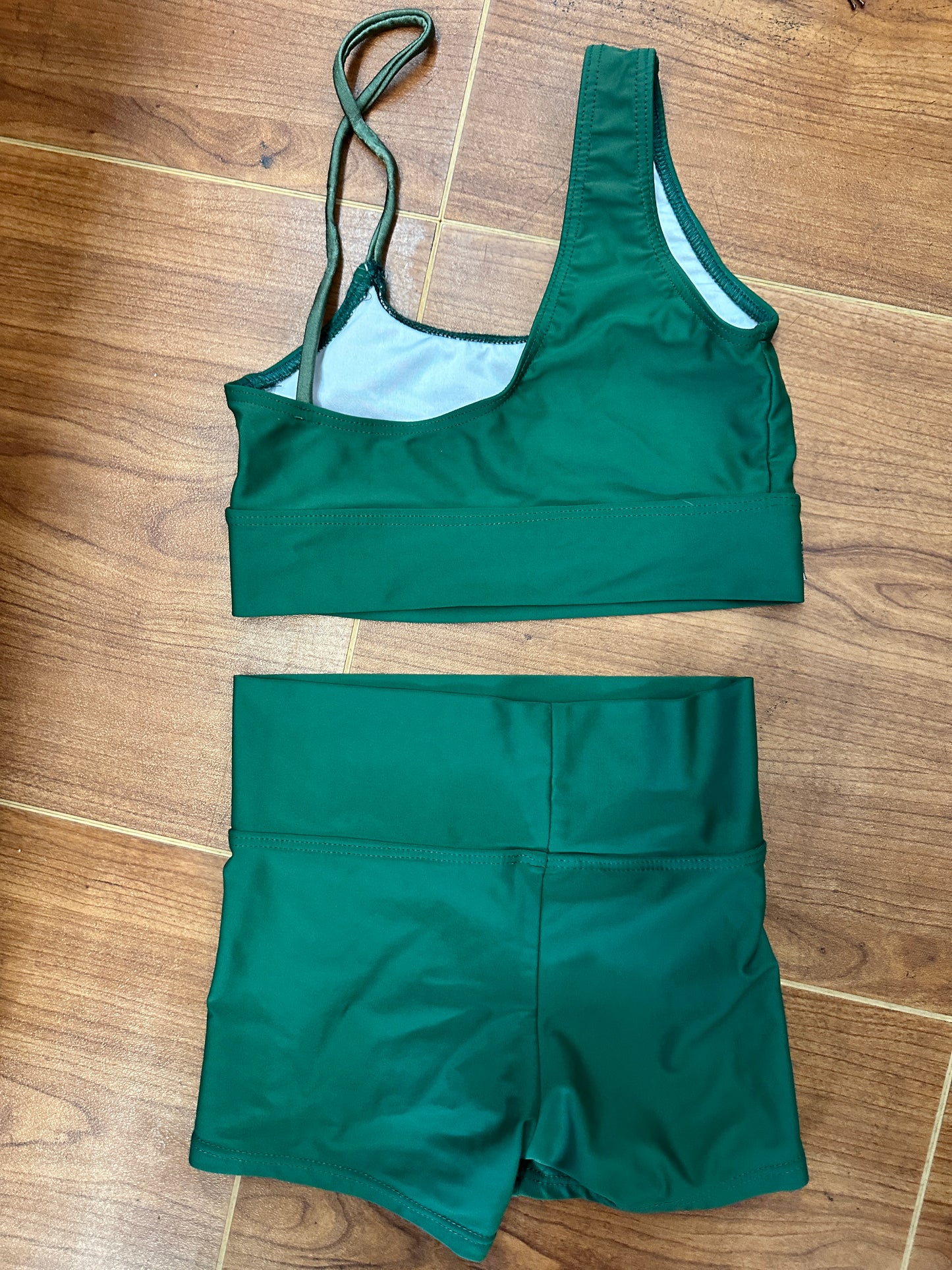 Pre-Owned SET Top Shorts Kandi Kouture Forest Green Child medium 5-6
