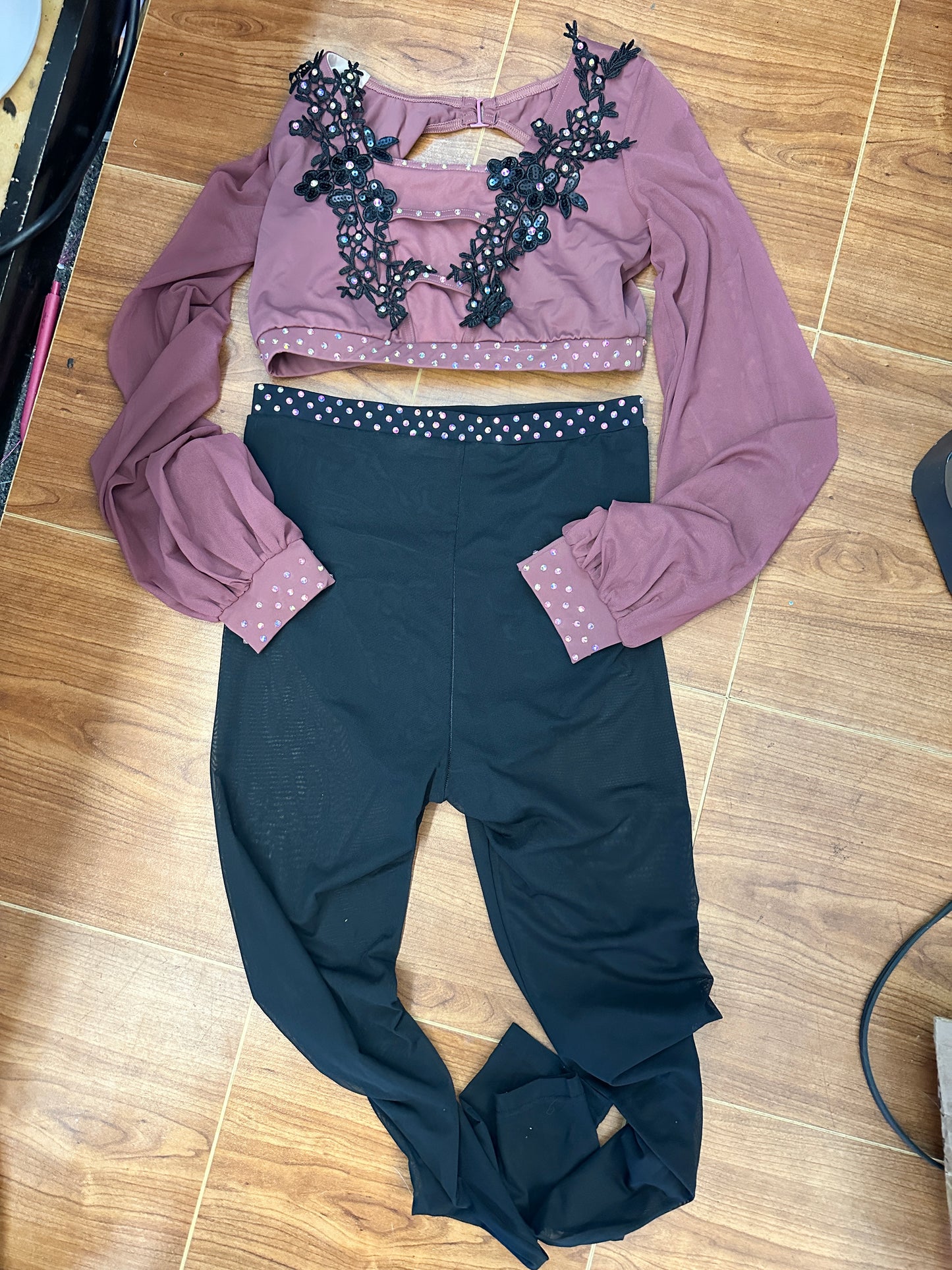 Pre-Owned Costume Small Adult Burgundy Weissman SM12283 Jazz Lyrical Contemporary 2 pc Rhinestones Mesh